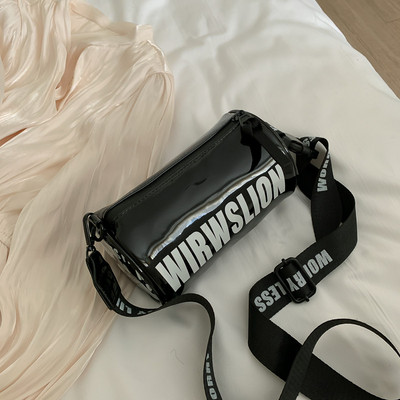 Γυναικεία καθημερινή τσάντα με επιγραφές και ρυθμιζόμενη λαβή