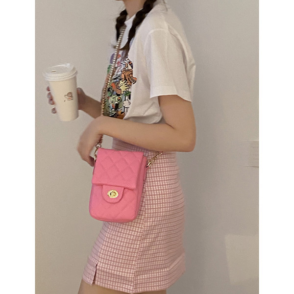 Ikdienas sieviešu soma ar metāla aizdari - pār plecu