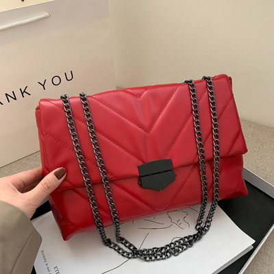 Γυναικεία έκο δερμάτινη τσάντα με μεγάλη μεταλλική αλυσίδα σε τέσσερα χρώματα