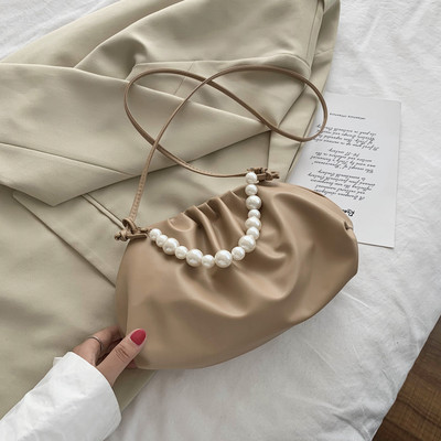 Κομψή γυναικεία έκο δερμάτινη τσάντα με πέρλες