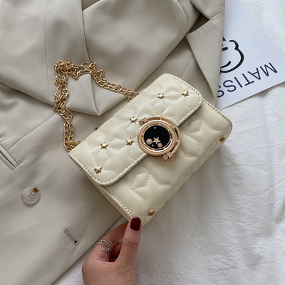 Geanta de dama din piele cu lant si elemente metalice