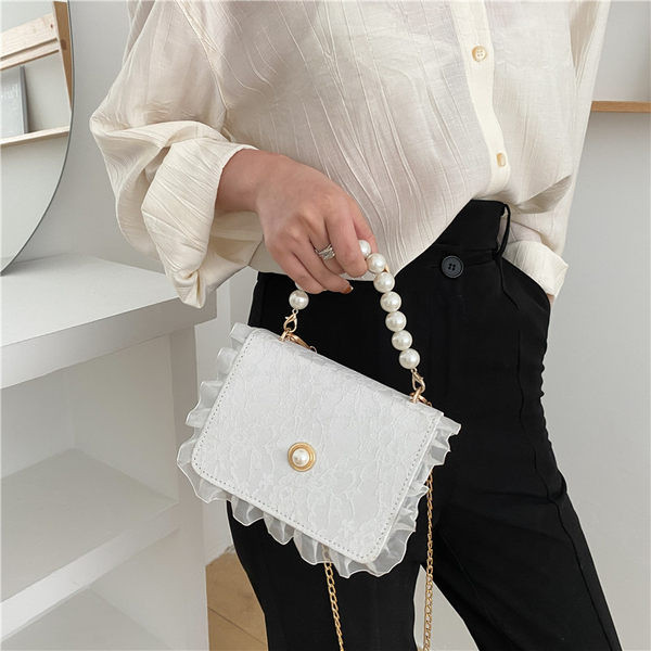 Geanta dama din dantela cu maner metalic si perle