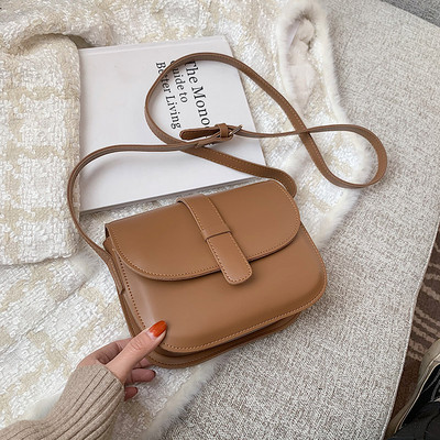 Γυναικεία τετράγωνη τσάντα από οικολογικό δέρμα