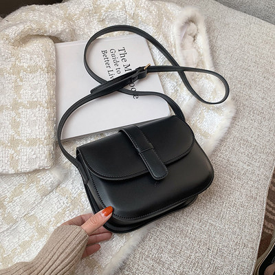 Γυναικεία τετράγωνη τσάντα από οικολογικό δέρμα