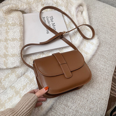 Γυναικεία τετράγωνη τσάντα από οικολογικό δέρμα