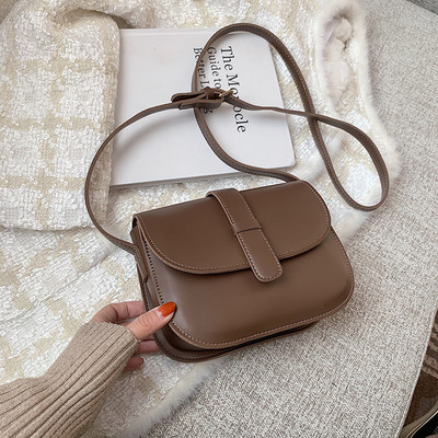 Γυναικεία τετράγωνη τσάντα από οικολογικό δέρμα