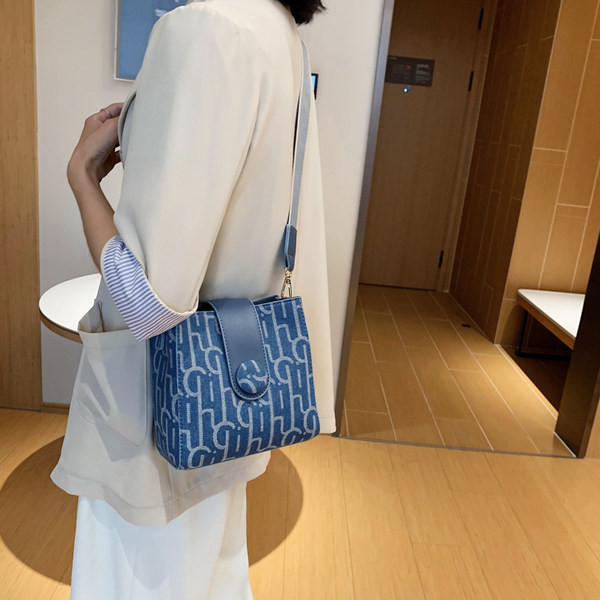 Γυναικεία κορυφαία τσάντα με μακριά λαβή