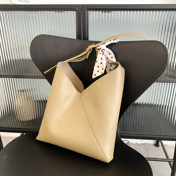 Liela sieviešu somas tipa soma no eko ādas