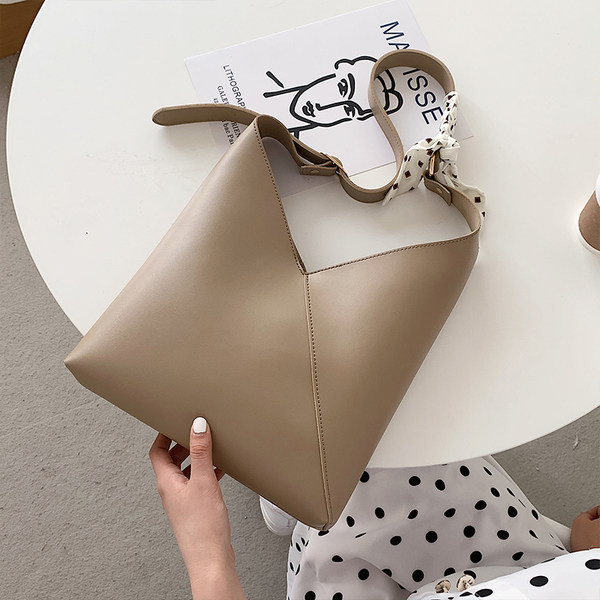 Liela sieviešu somas tipa soma no eko ādas