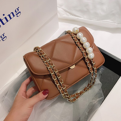 Γυναικεία τσάντα από οικολογικό δέρμα με μακριά λαβή και πέρλες