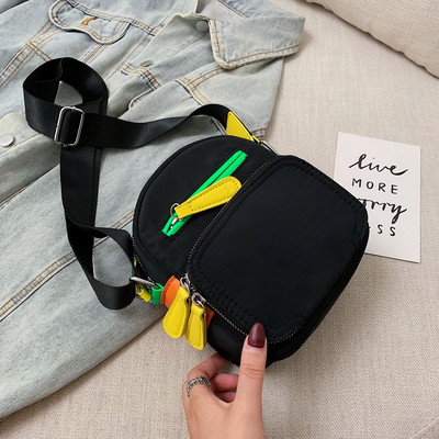 Sieviešu ikdienas soma ar rāvējslēdzēju un regulējamu rokturi