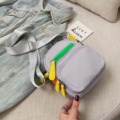 Sieviešu ikdienas soma ar rāvējslēdzēju un regulējamu rokturi