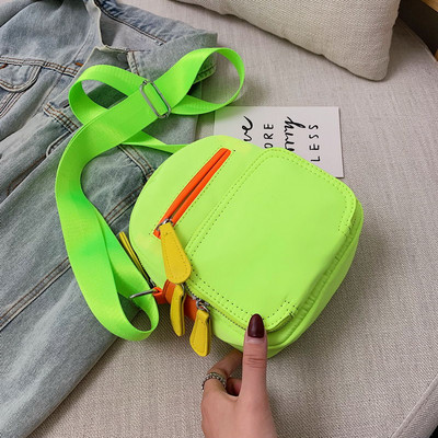 Sieviešu ikdienas soma ar rāvējslēdzēju un regulējamu rokturi