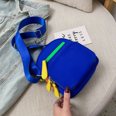 Sieviešu ikdienas soma ar rāvējslēdzēju un regulējamu rokturi