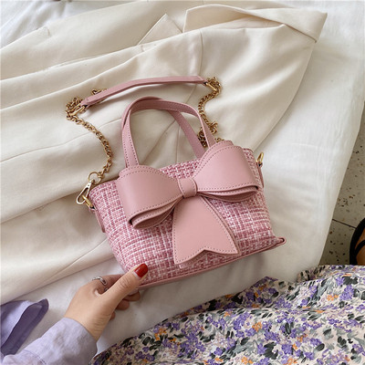 Σύγχρονη γυναικεία  τσάντα με κορδέλα και δύο λαβές