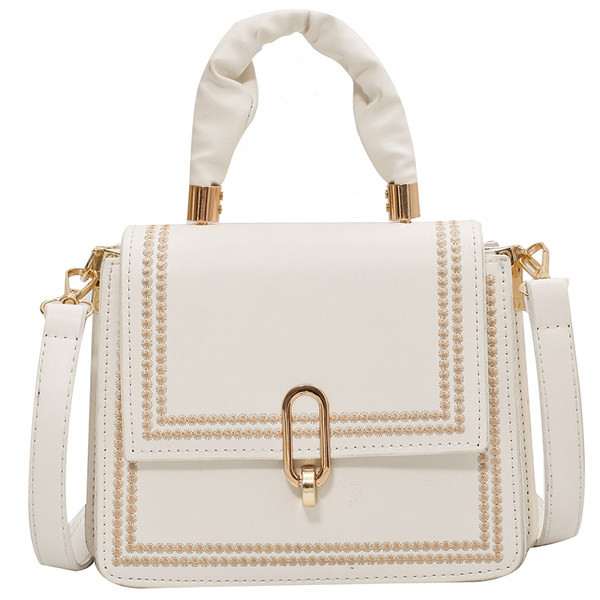 Σύγχρονη γυναικεία τσάντα από οικολογικό δέρμα με μεταλλικά στοιχεία και κεντήματα