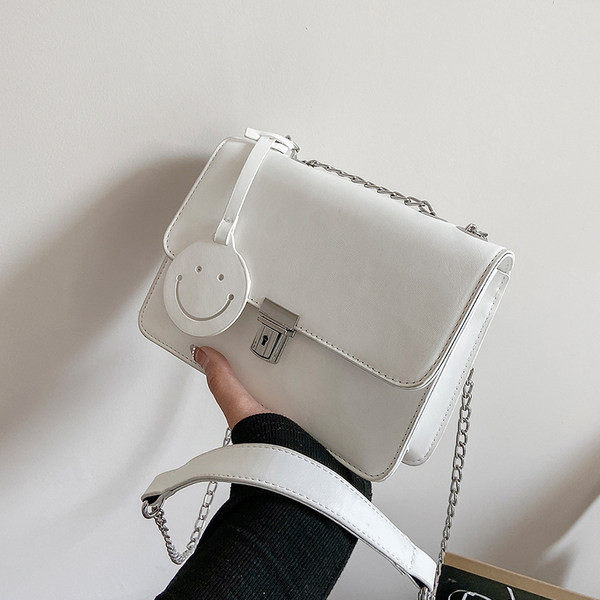 Geanta dama model simplu cu catarama argintie