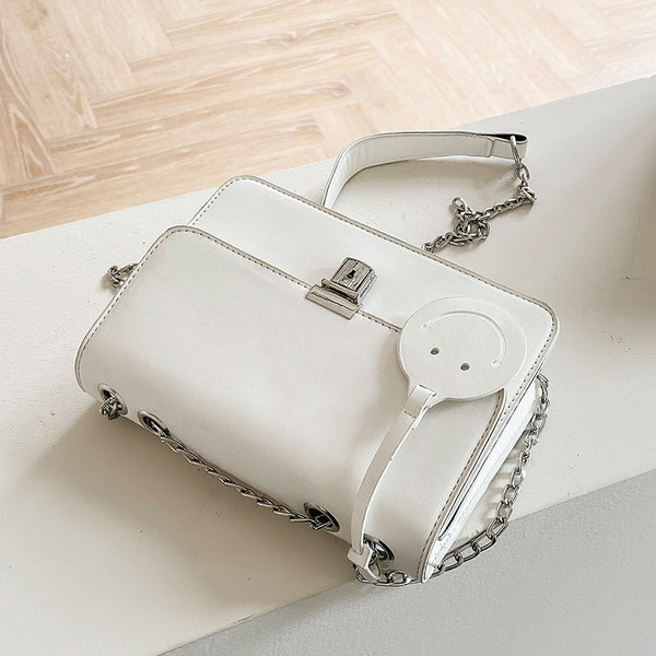 Geanta dama model simplu cu catarama argintie