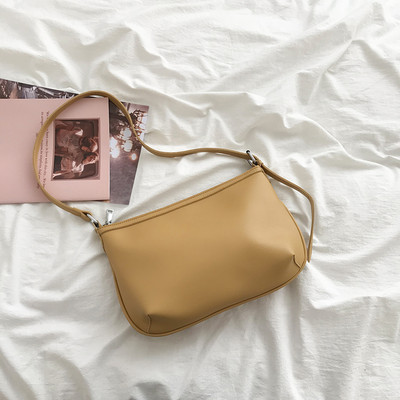 Casual γυναικεία τσάντα από οικολογικό δέρμα με ρυθμιζόμενη λαβή