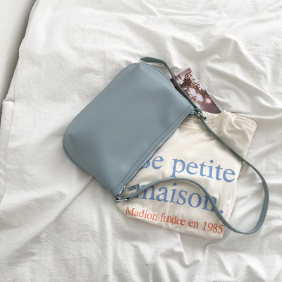 Casual γυναικεία τσάντα από οικολογικό δέρμα με ρυθμιζόμενη λαβή