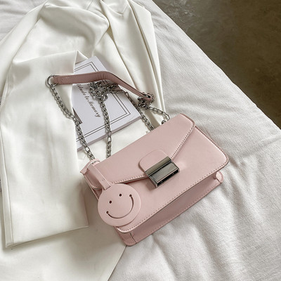 Σύγχρονη γυναικεία τσάντα από οικολογικό δέρμα με ασημένια αγκράφα και λαβή