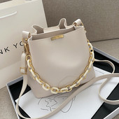 Geanta de dama din piele cu lant in patru culori