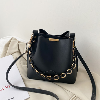 Geanta de dama din piele cu lant in patru culori