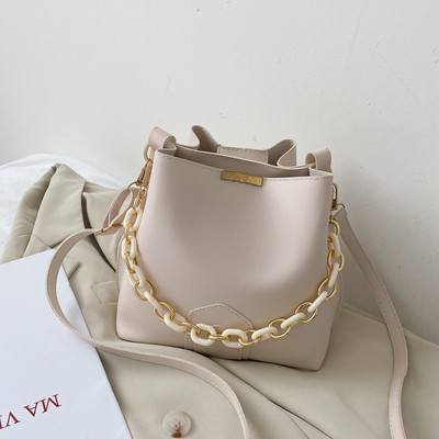 Geanta de dama din piele cu lant in patru culori