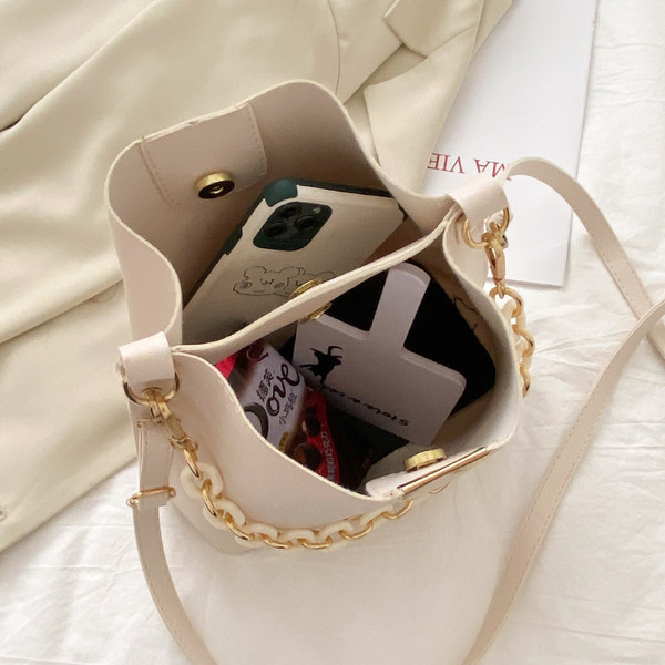 Geanta de dama din piele cu lant in patru culori