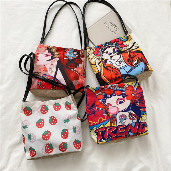 Γυναικεία τσάντα με χρωματιστό απλικέ 