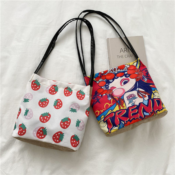 Γυναικεία τσάντα με χρωματιστό απλικέ 