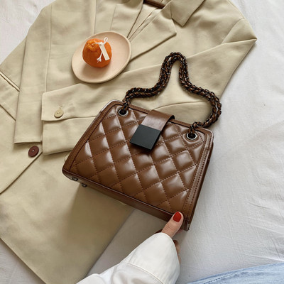 Γυναικεία έκο δερμάτινη τσάντα με ανάγλυφο δέρμα και αλυσίδα