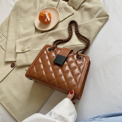 Γυναικεία έκο δερμάτινη τσάντα με ανάγλυφο δέρμα και αλυσίδα