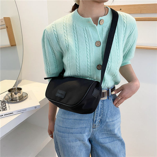 Καθημερινή γυναικεία τσάντα με ρυθμιζόμενη λαβή 