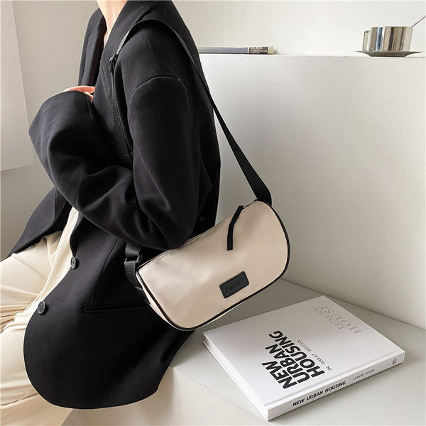 Καθημερινή γυναικεία τσάντα με ρυθμιζόμενη λαβή 