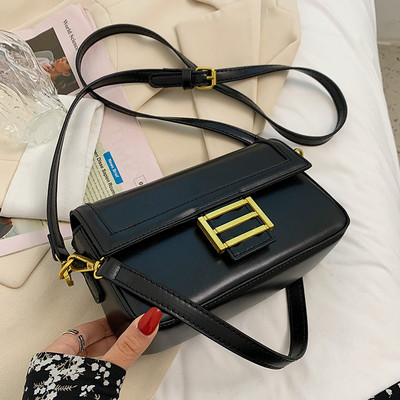 Μοντέρνα έκο δερμάτινη τσάντα με χρυσή αγκράφα