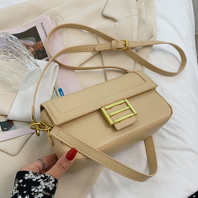 Μοντέρνα έκο δερμάτινη τσάντα με χρυσή αγκράφα