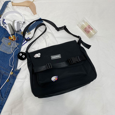 Γυναικεία υφασμάτινη τσάντα με ρυθμιζόμενη λαβή