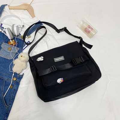 Γυναικεία υφασμάτινη τσάντα με ρυθμιζόμενη λαβή