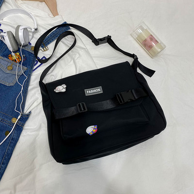 Γυναικεία υφασμάτινη τσάντα με ρυθμιζόμενη λαβή