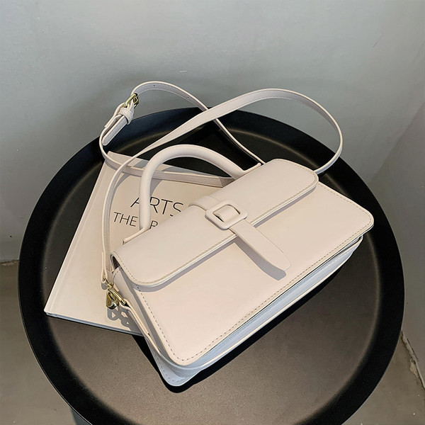 Γυναικεία ορθογώνια τσάντα με δύο λαβές