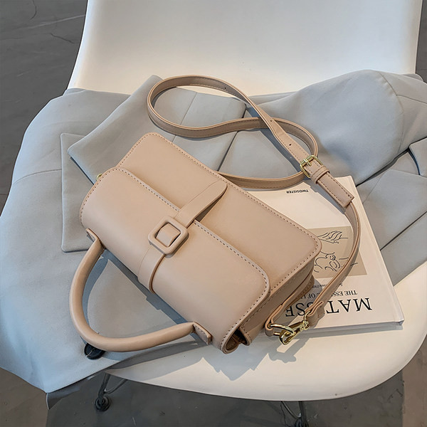 Γυναικεία ορθογώνια τσάντα με δύο λαβές