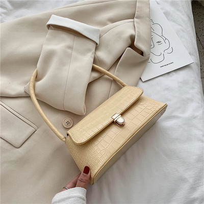 Sieviešu soma ar īsu rokturi un metāla aizdari dažādās krāsās