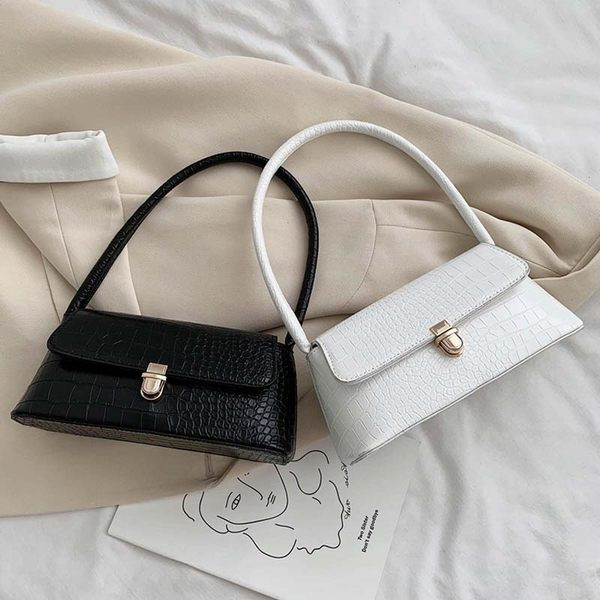 Sieviešu soma ar īsu rokturi un metāla aizdari dažādās krāsās