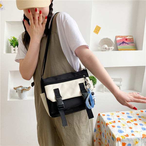 Γυναικεία υφασμάτινη τσάντα με ρυθμιζόμενο λουράκι