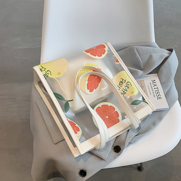 Modernus kasdieninis krepšys su permatoma dalimi ir spalvingomis aplikacijomis