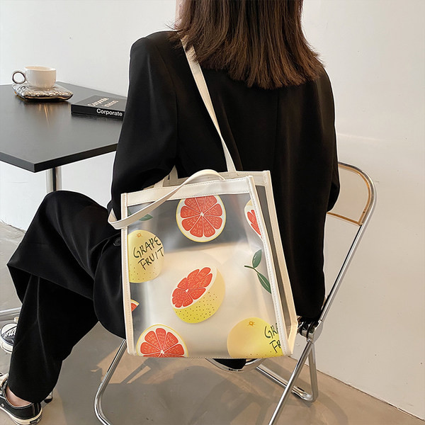 Modernus kasdieninis krepšys su permatoma dalimi ir spalvingomis aplikacijomis