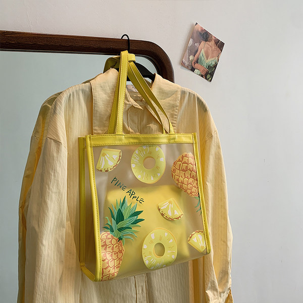 Modernus kasdieninis krepšys su permatoma dalimi ir spalvingomis aplikacijomis