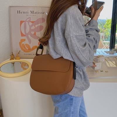 Casual γυναικεία τσάντα από δέρμα faux με ρυθμιζόμενη λαβή