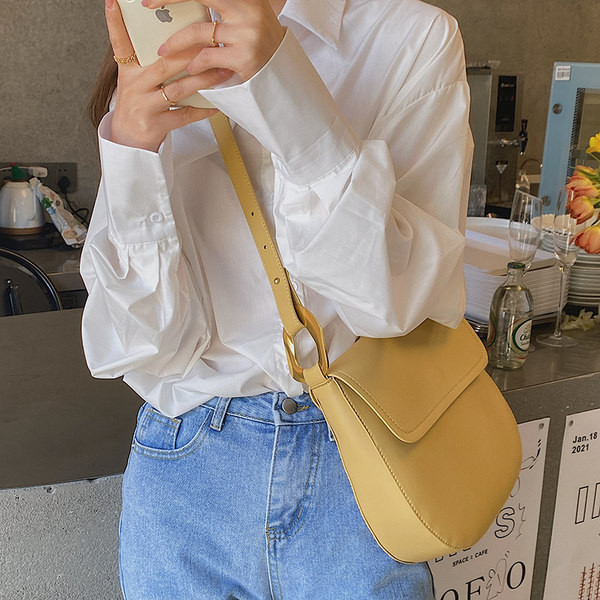 Casual γυναικεία τσάντα από δέρμα faux με ρυθμιζόμενη λαβή